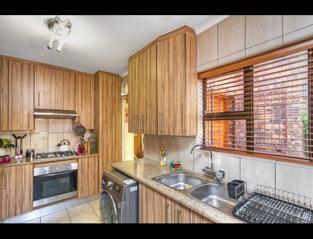3 BEDROOM HOUSE FOR SALE IN LONEHILL
